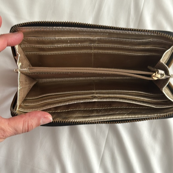 Michael Kors wallet - Picture 2 of 10